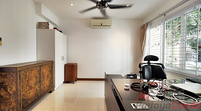 Beverly Hills Village Pattaya Townhouse For Sale - HP0006