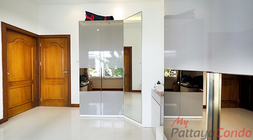 Beverly Hills Village Pattaya Townhouse For Sale - HP0006