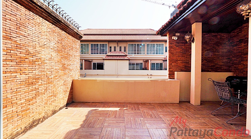 Beverly Hills Village Pattaya Townhouse For Sale - HP0006