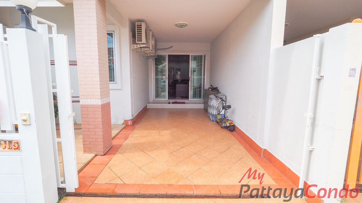 Chokchai Village 7 Townhouse Pattaya For Sale - HECCV701