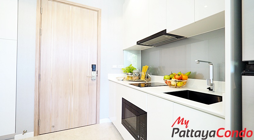 Copacabana Beach Jomtien Condo For Sale - COPAC05