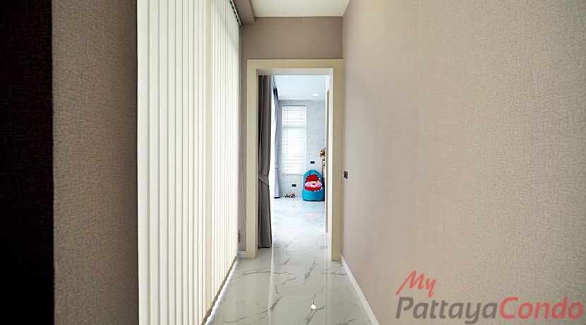 Palm Lakeside Pattaya Villa For Sale East Pattaya - HEPLP01