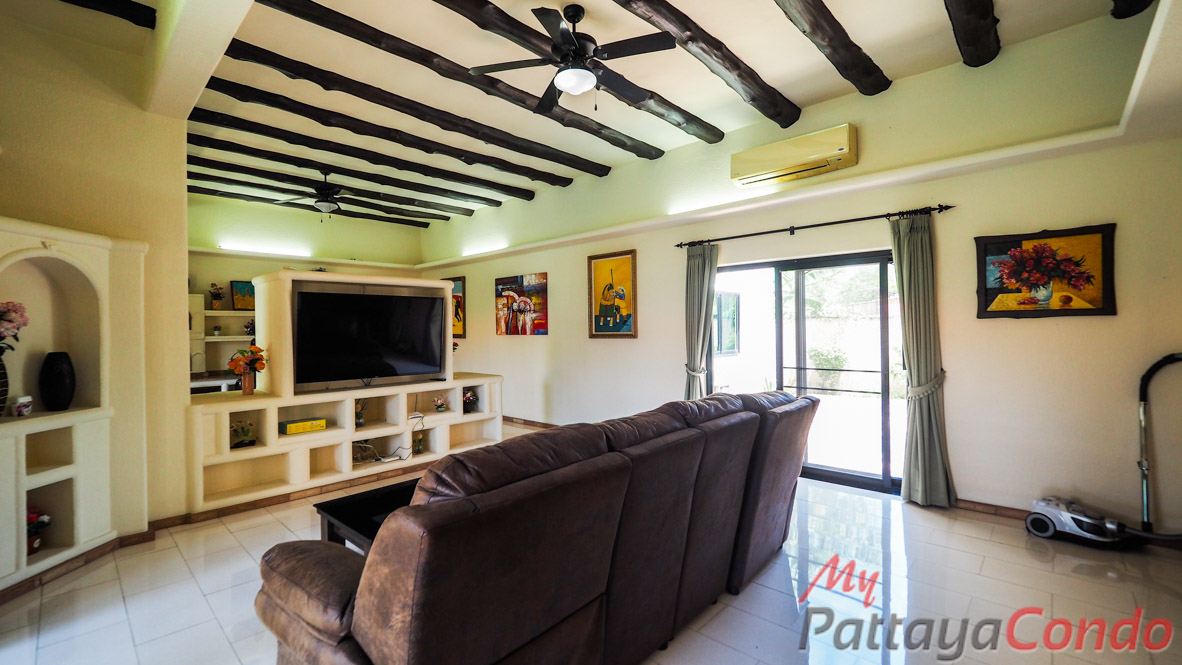 Santa Maria East Pattaya Townhouse For Sale - HESM03