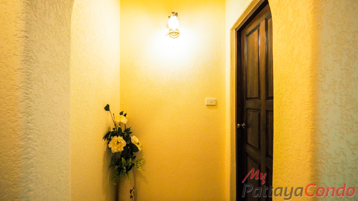 Santa Maria East Pattaya Townhouse For Sale - HESM03
