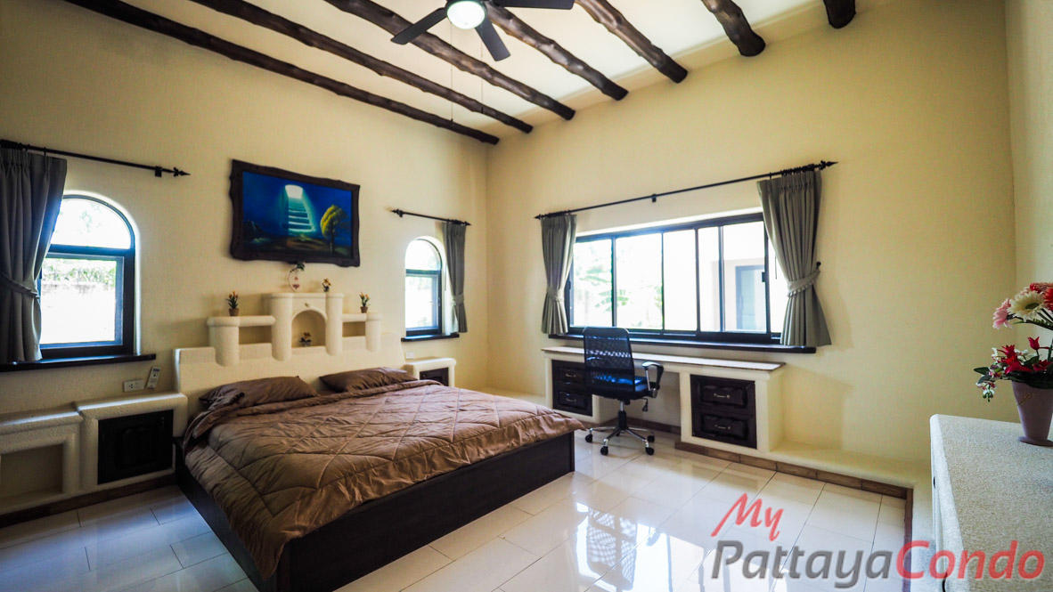 Santa Maria East Pattaya Townhouse For Sale - HESM03