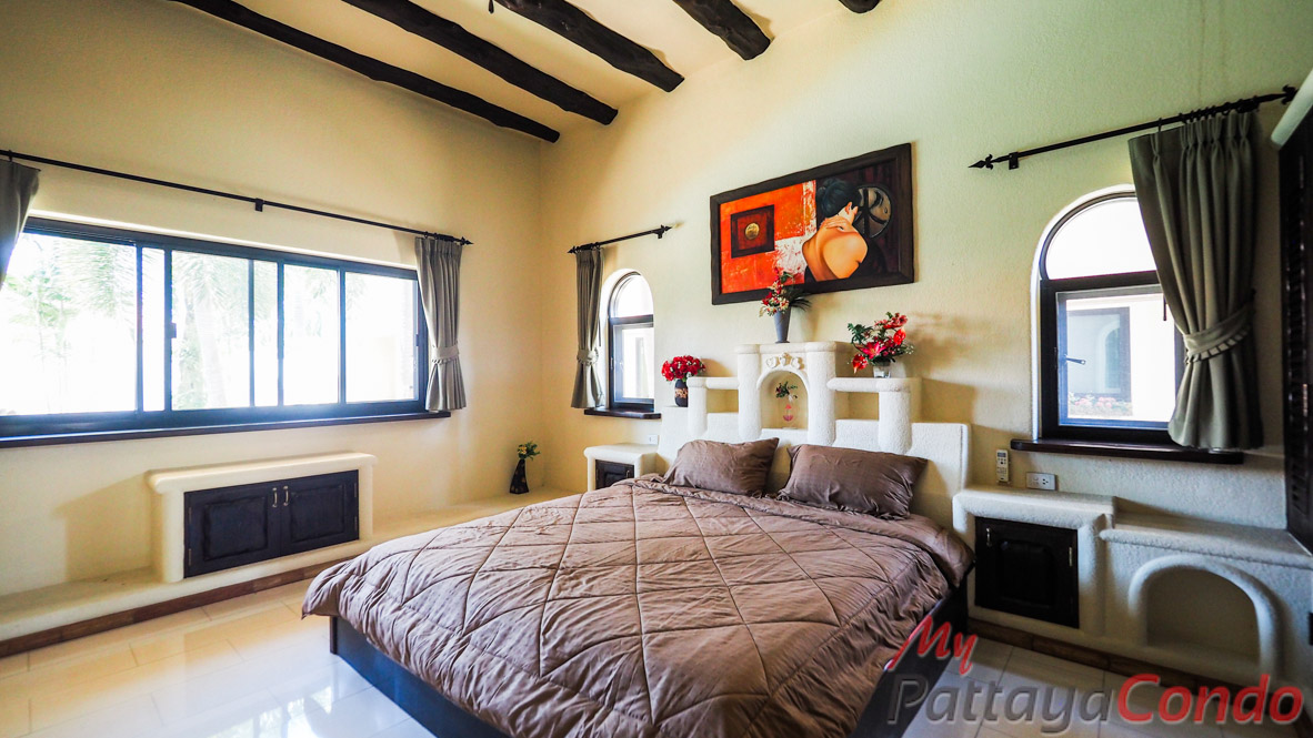 Santa Maria East Pattaya Townhouse For Sale - HESM03-22