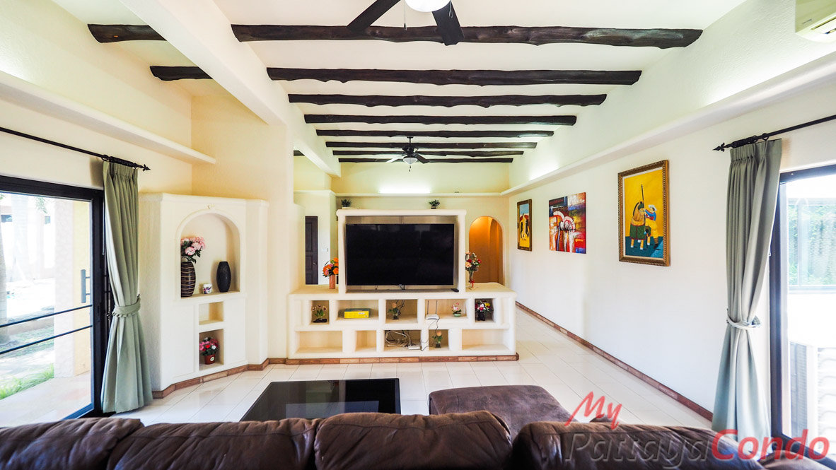 Santa Maria East Pattaya Townhouse For Sale - HESM03