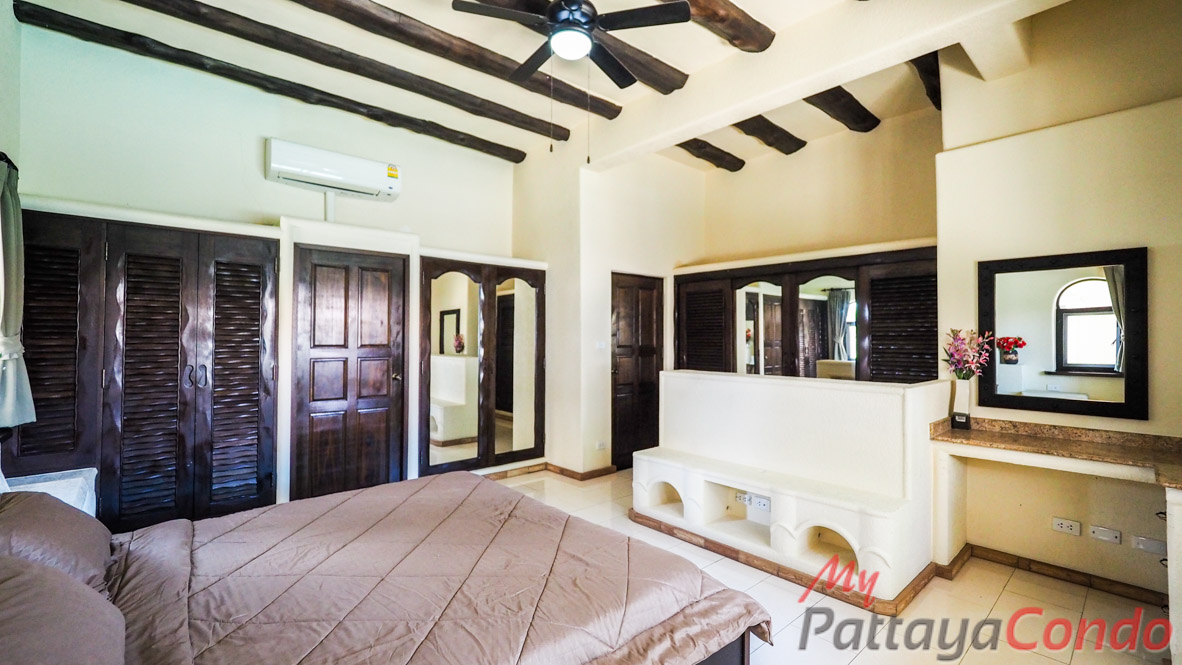 Santa Maria East Pattaya Townhouse For Sale - HESM03