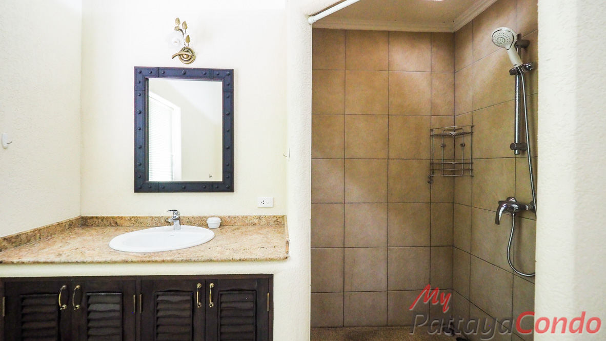 Santa Maria East Pattaya Townhouse For Sale - HESM03