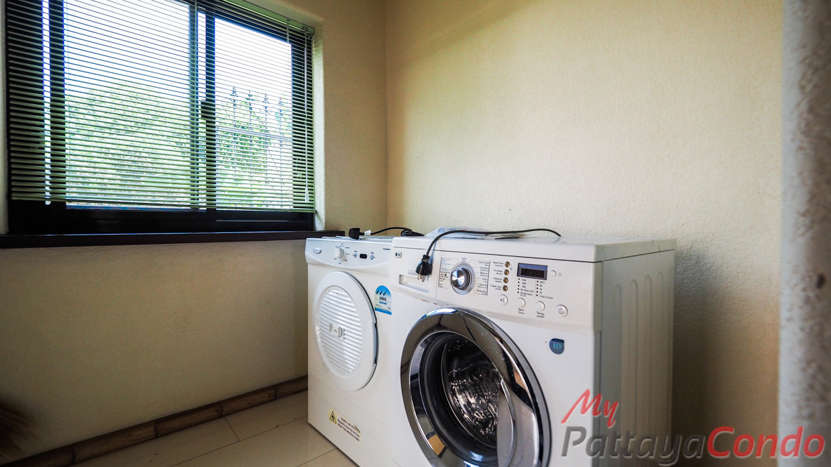 Santa Maria East Pattaya Townhouse For Sale - HESM03-29