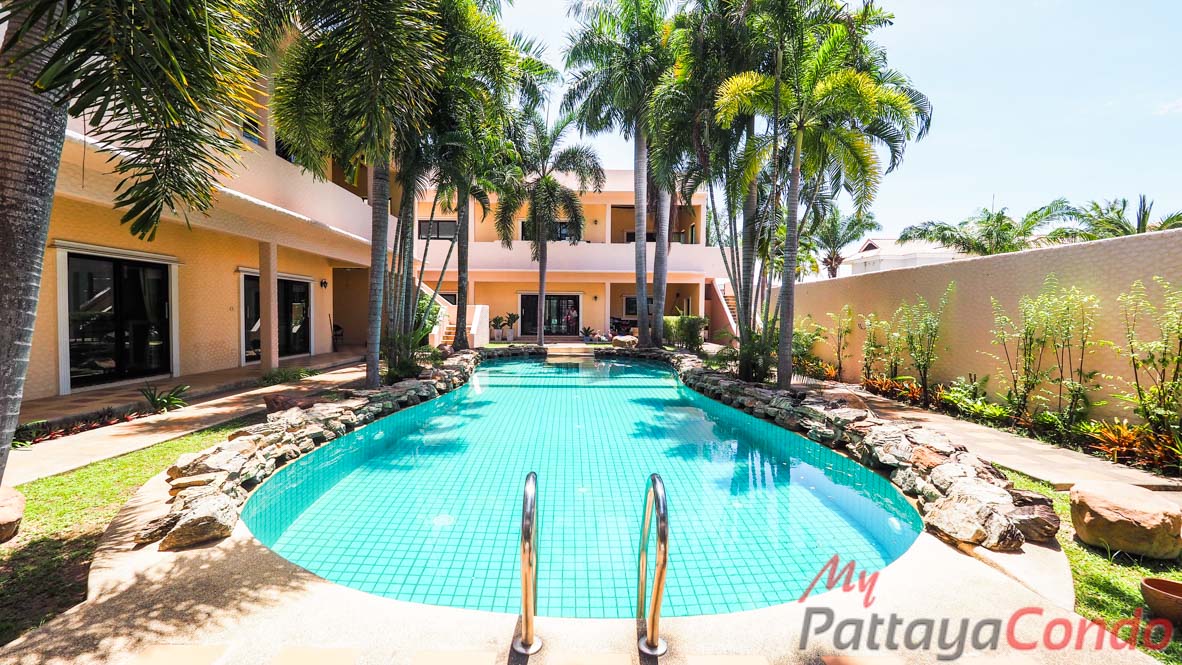 Santa Maria East Pattaya Townhouse For Sale - HESM03
