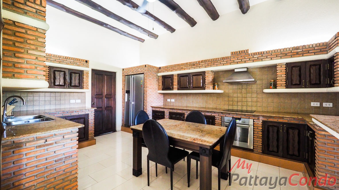 Santa Maria East Pattaya Townhouse For Sale - HESM03-10