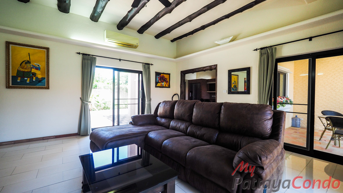 Santa Maria East Pattaya Townhouse For Sale - HESM03