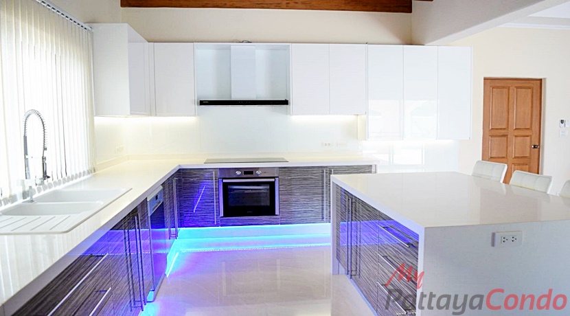 Santa Maria East Pattaya Pool Villa For Sale - HESM02