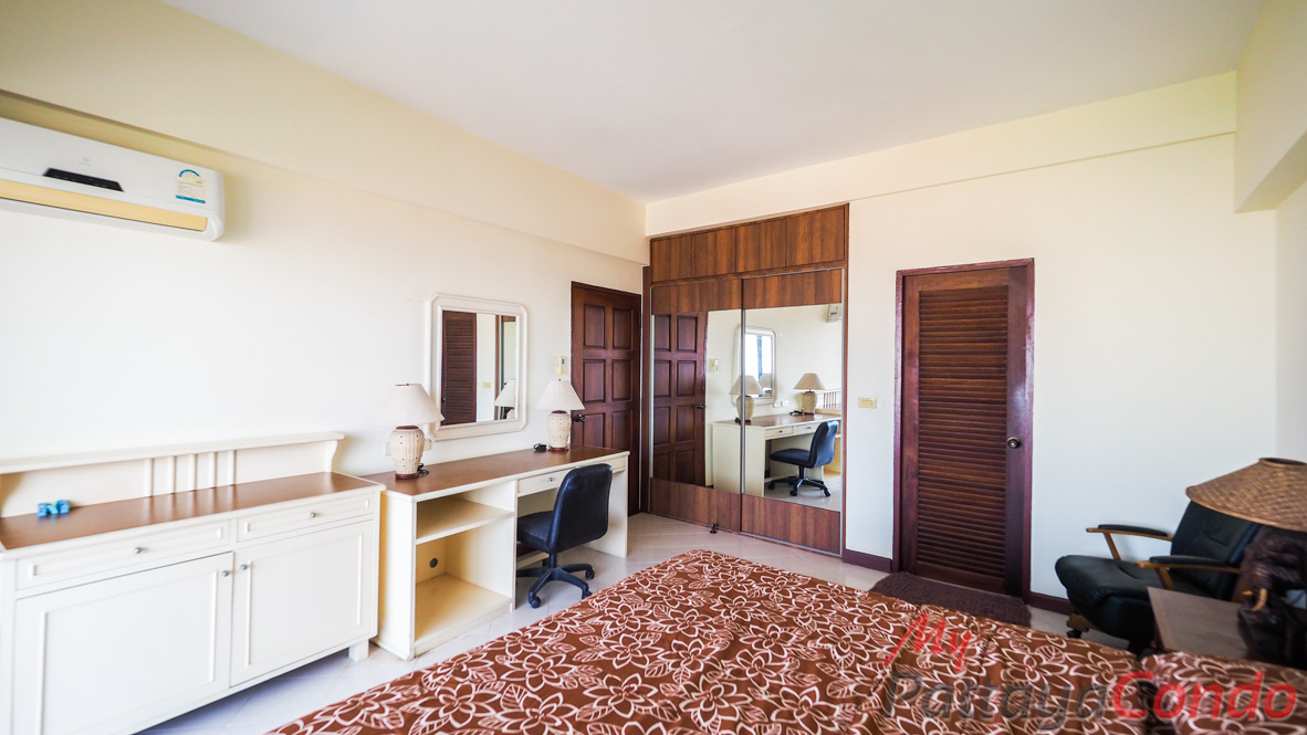 Star Beach Condotel Pattaya For Sale - STAR04