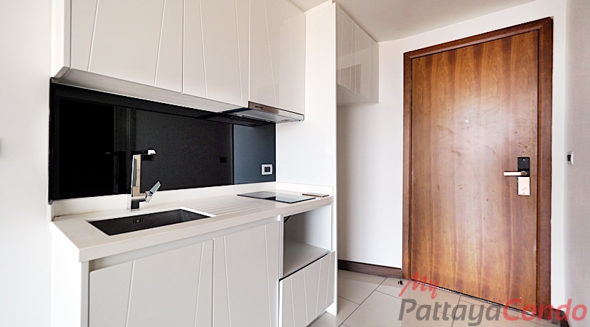 The Peak Towers Pattaya Condo For Sale - PEAKT45