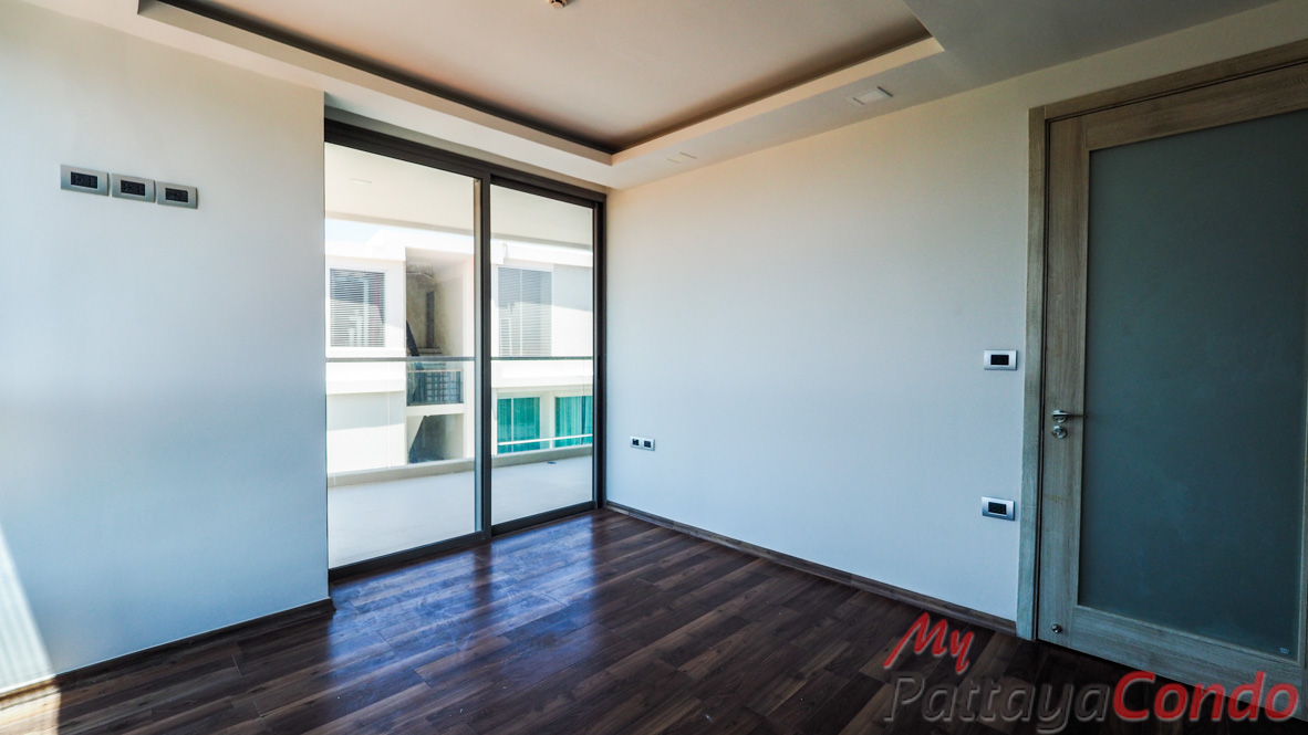 The Peak Towers Pattaya Condo For Sale - PEAKT60