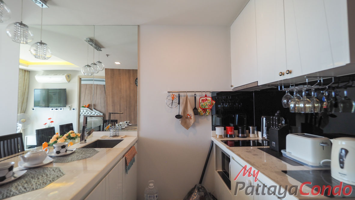 The Peak Towers Pattaya Condo For Sale - PEAKT75