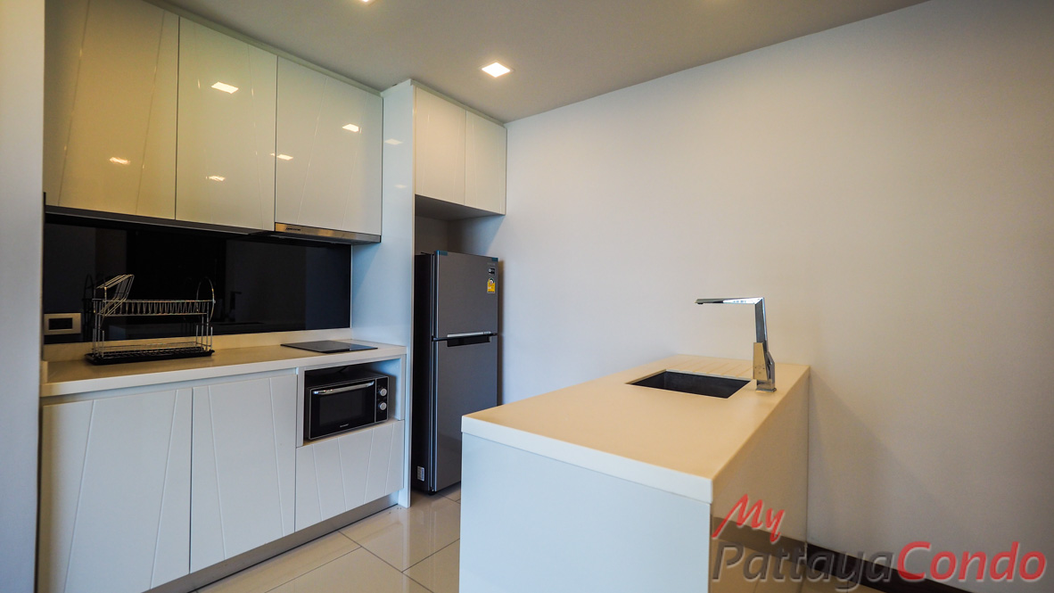 The Peak Towers Pattaya Condo For Sale - PEAKT50