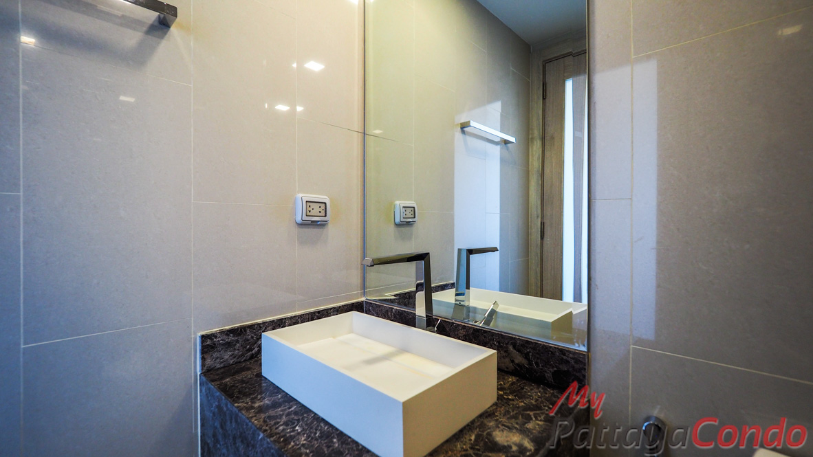 The Peak Towers Pattaya Condo For Sale - PEAKT51