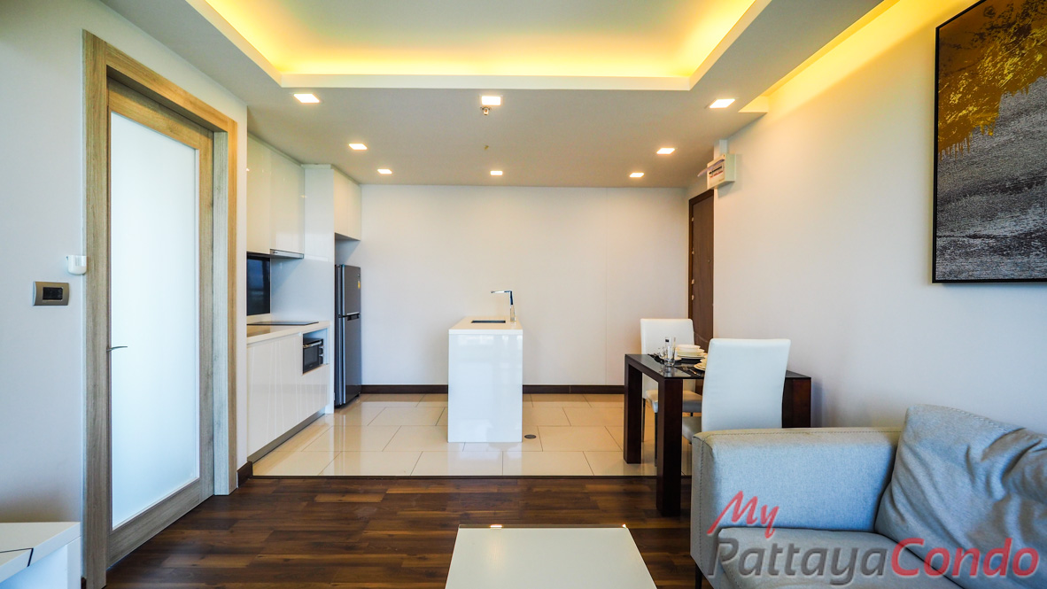 The Peak Towers Pattaya Condo For Sale - PEAKT51