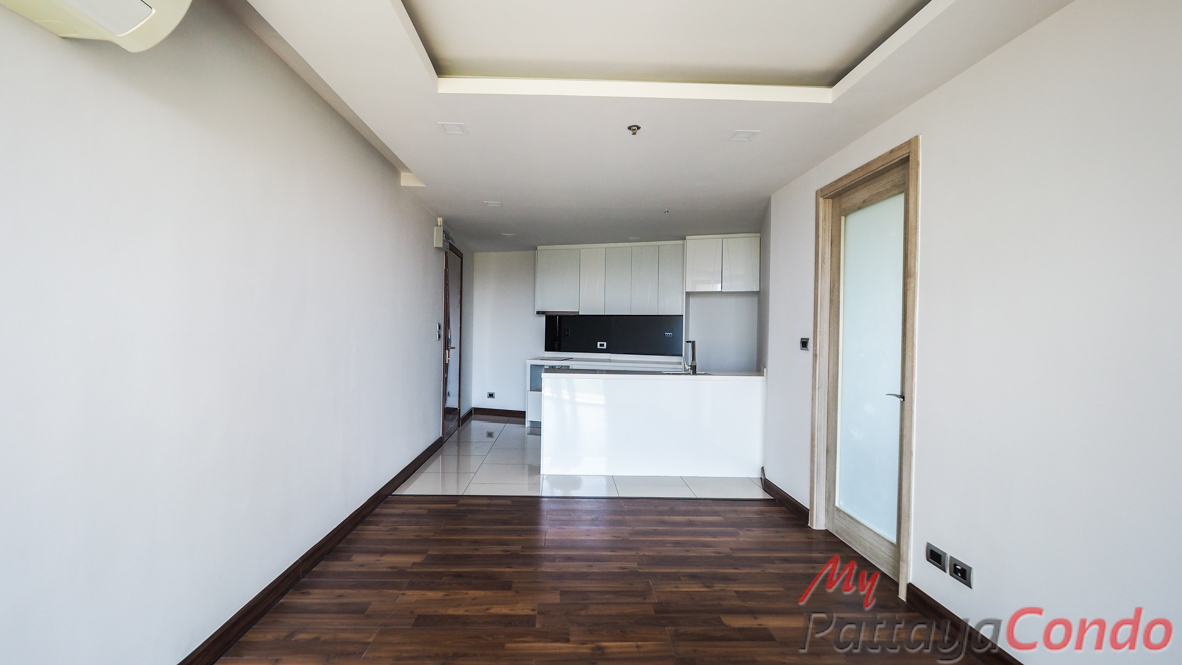 The Peak Towers Pattaya Condo For Sale - PEAKT62
