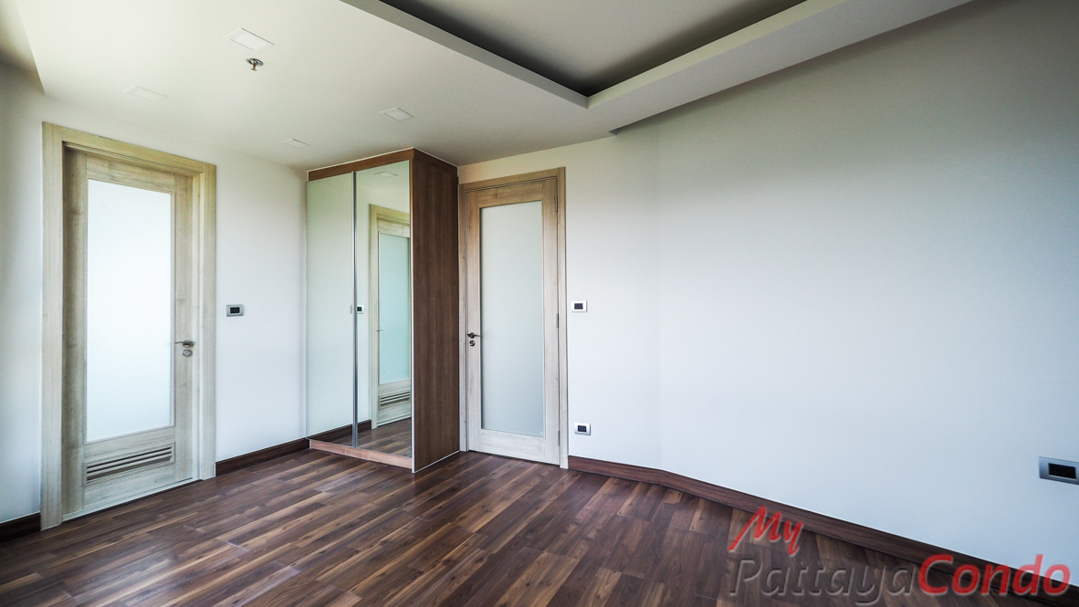 The Peak Towers Pattaya Condo For Sale - PEAKT62