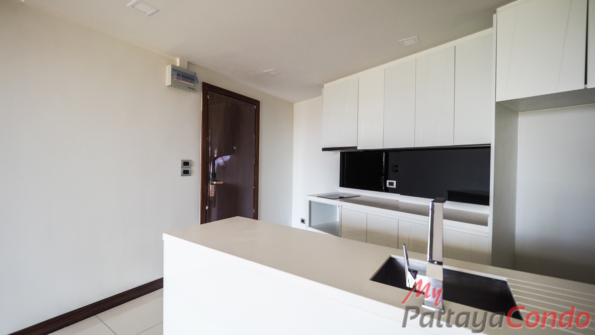 The Peak Towers Pattaya Condo For Sale - PEAKT62