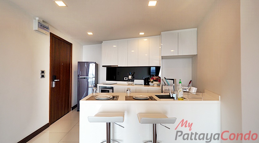 The Peak Towers Pattaya Condo For Sale - PEAKT49