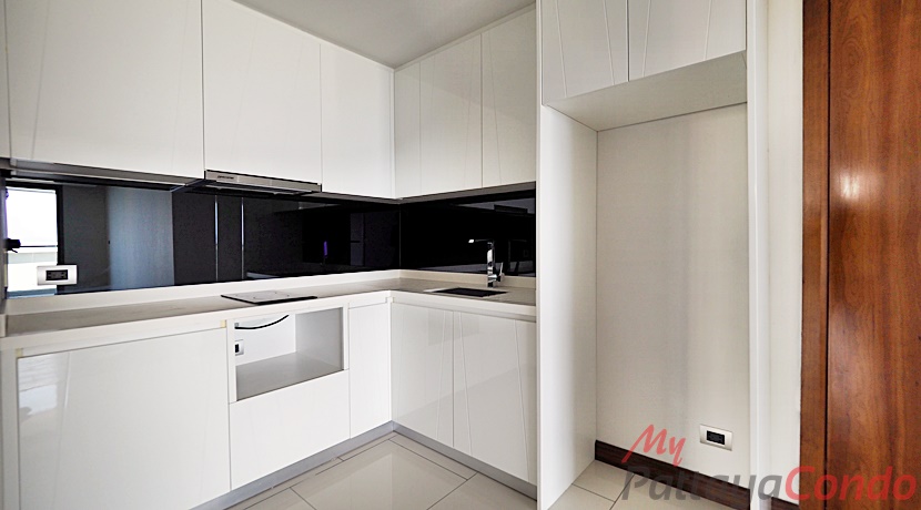 The Peak Towers Pattaya Condo For Sale - PEAKT47
