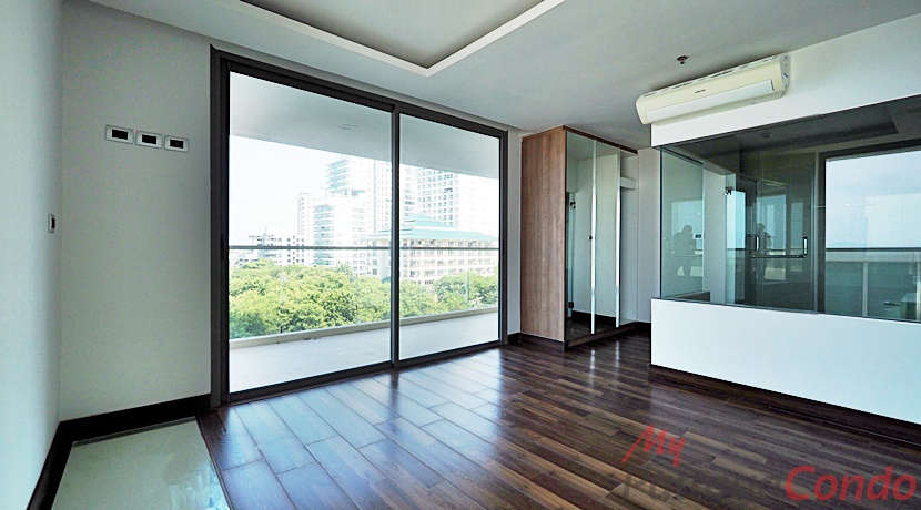 The Peak Towers Pattaya Condo For Sale - PEAKT47