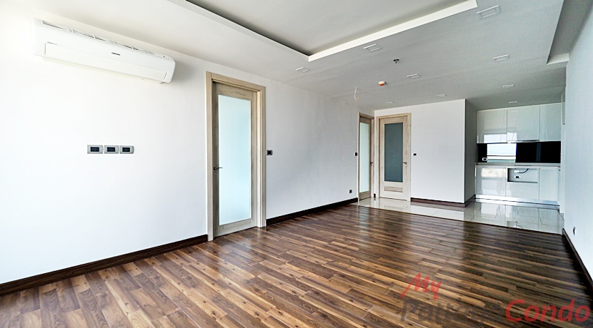 The Peak Towers Pattaya Condo For Sale - PEAKT47