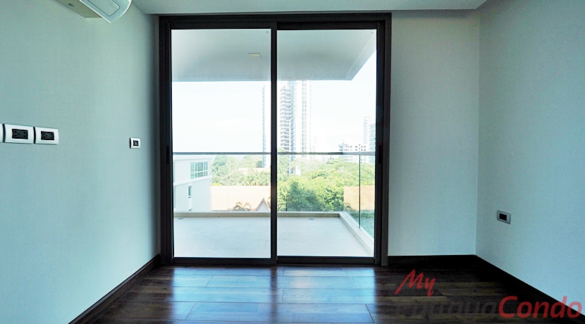 The Peak Towers Pattaya Condo For Sale - PEAKT47