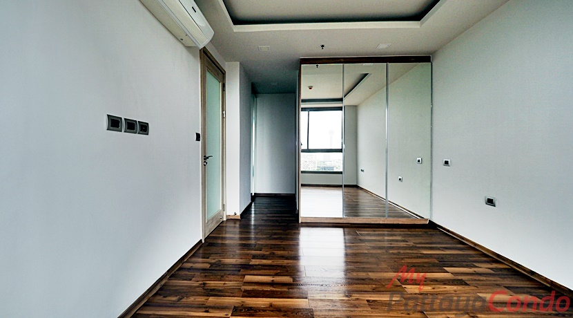 The Peak Towers Pattaya Condo For Sale - PEAKT43