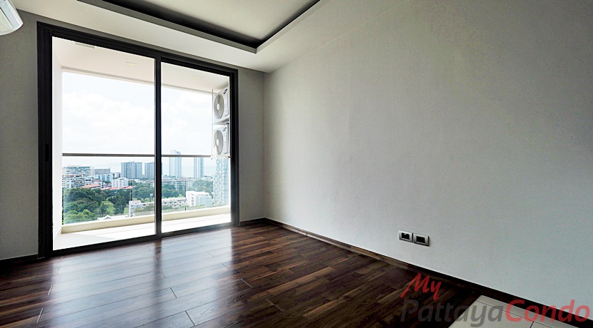 The Peak Towers Pattaya Condo For Sale - PEAKT43