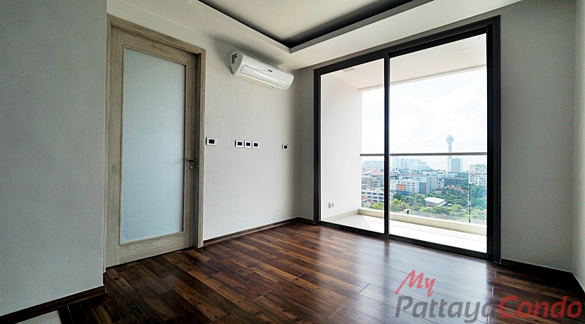 The Peak Towers Pattaya Condo For Sale - PEAKT43