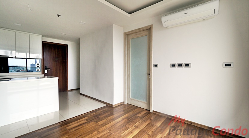 The Peak Towers Pattaya Condo For Sale - PEAKT43