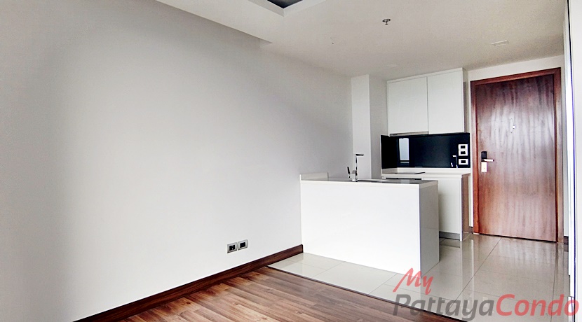 The Peak Towers Pattaya Condo For Sale - PEAKT53