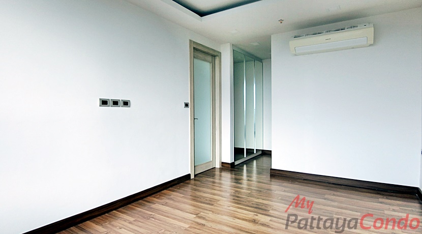 The Peak Towers Pattaya Condo For Sale - PEAKT53