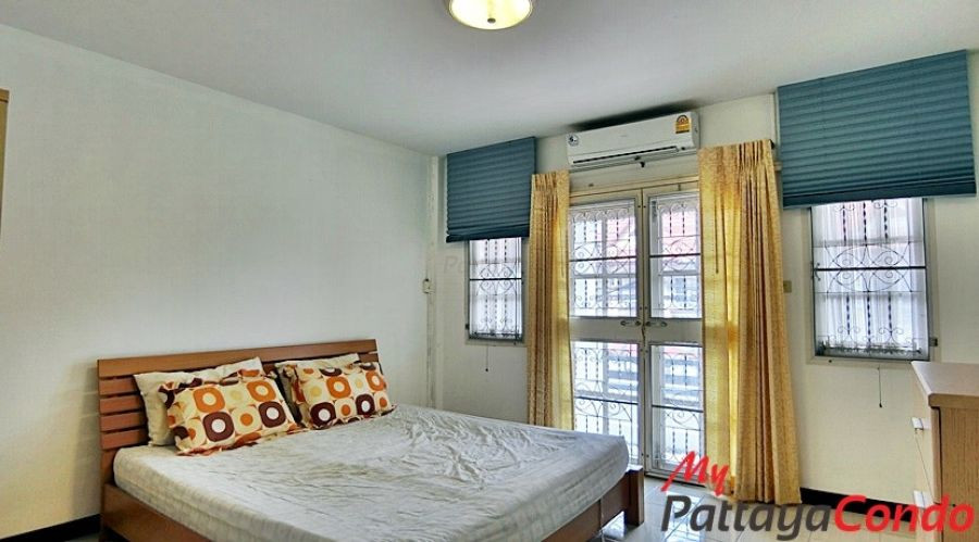 Sub Sombat Village Central Pattaya Townhouse For Sale - HCSS01
