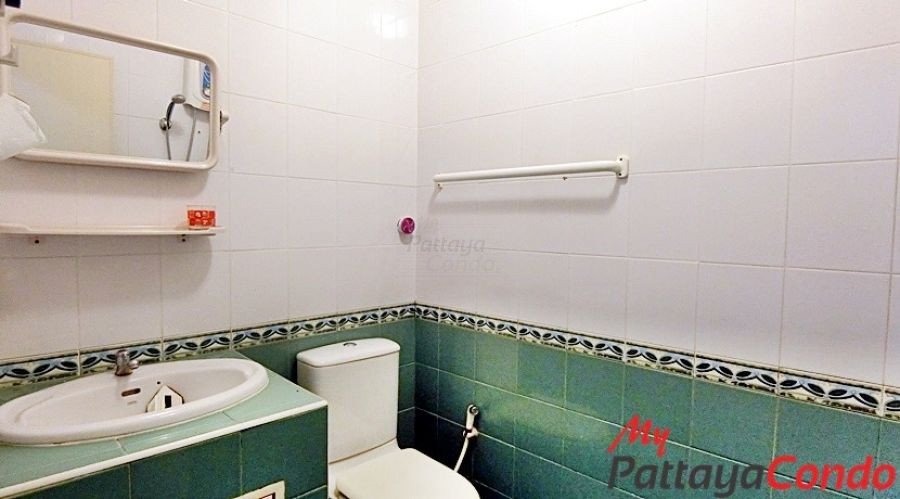 Sub Sombat Village Central Pattaya Townhouse For Sale - HCSS01