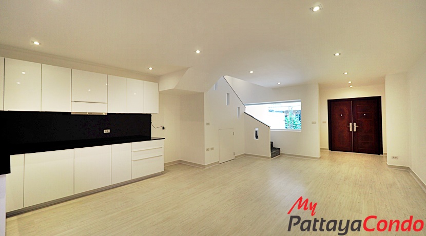 Beverly Hills Village Pattaya Townhouse For Sale - HP0003-0