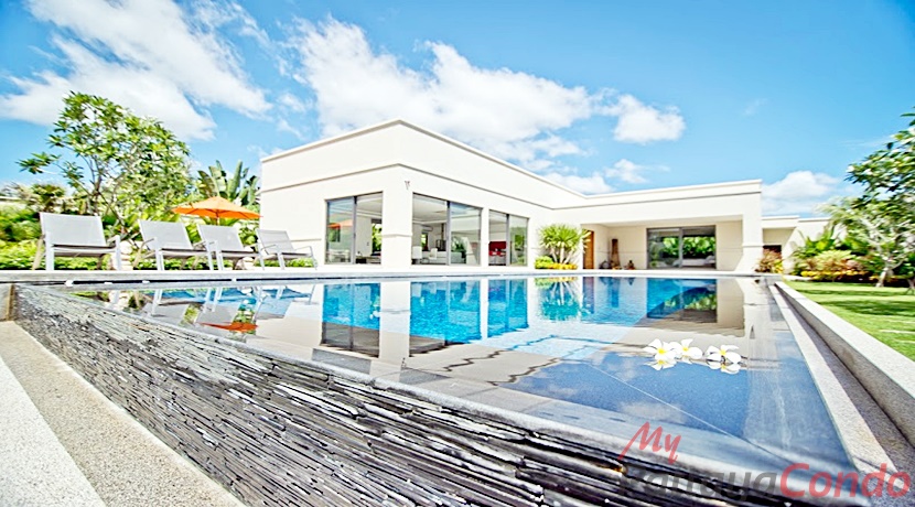 The Vineyard Phase 3 East Pattaya Pool Villa For Sale - HEVY301