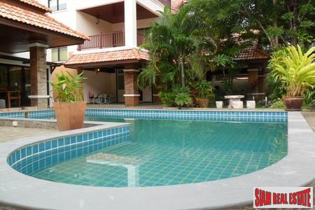 Spacious homes with private swimming pool in good residential area-9