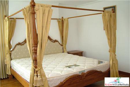 Baan Siri Sukhumvit 13 | Nice Three Bedroom Condo for a Good Price at Asoke BTS-9