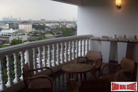 38 Mansion | Fully Renovated large 2 bed near Thonglor BTS.-9