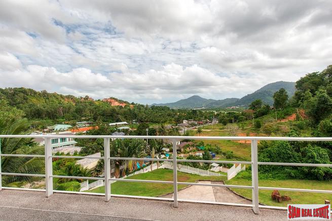 Botan Village | Large Modern 4 bedroom House with Views over Loch Palm Golf Course-12