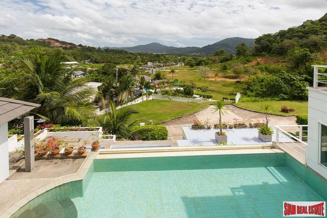 Botan Village | Large Modern 4 bedroom House with Views over Loch Palm Golf Course-8