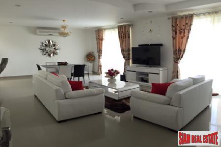 Private Pool Villa with 4-Bedrooms in Rawai, Phuket-1
