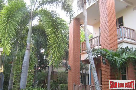 Tudor-style Two Storey House on a 121 sqw Plot in Kaset-Navamin, Bangkok-5